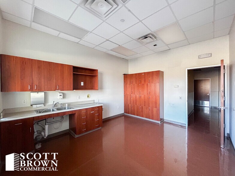 More Photos Of 2700 Village Pky, Highland Village Office For Lease