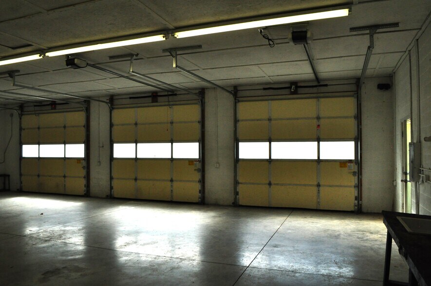 More Photos Of 6447 Rutledge Pike, Knoxville Office For Sale