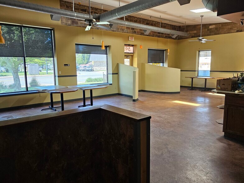 More Photos Of 305 S Mable St, Pinconning Restaurant For Sale