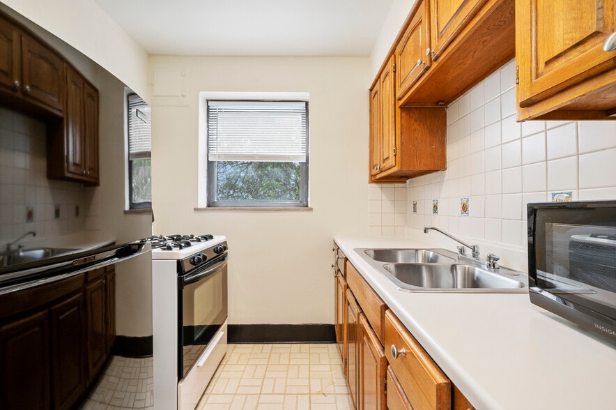 More Photos Of 3336 Brownsville Rd, Pittsburgh Apartments For Sale