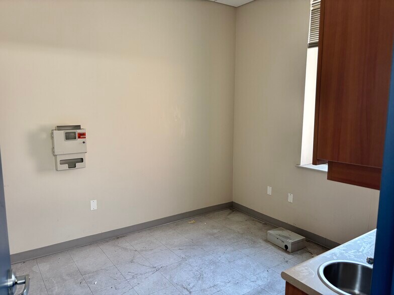 More Photos Of 330 Hinsdale St, Brooklyn Multifamily For Sale