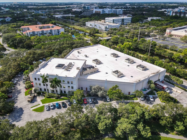 More Photos Of 701 Park of Commerce Blvd, Boca Raton Light Distribution For Lease