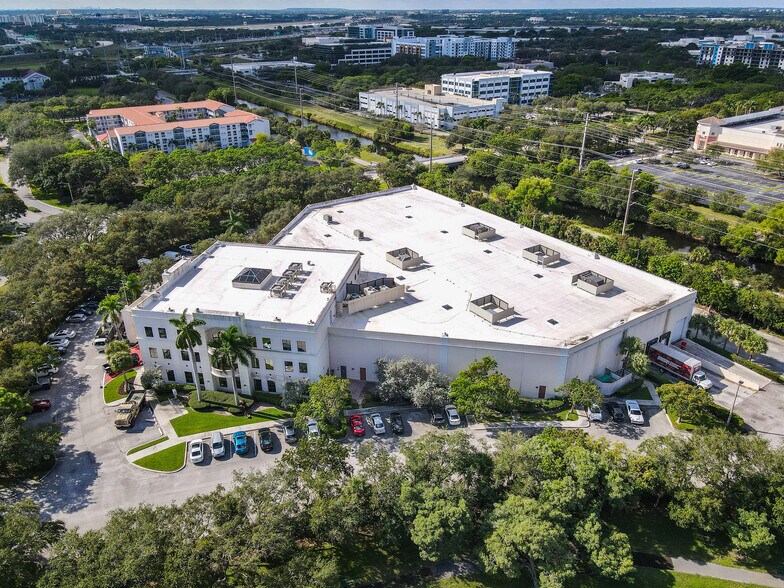 More Photos Of 701 Park of Commerce Blvd, Boca Raton Light Distribution For Lease