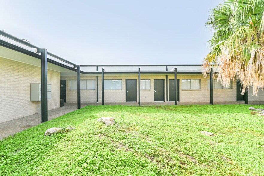 More Photos Of 1022-1024 Pasadena Blvd, Pasadena Medical For Sale