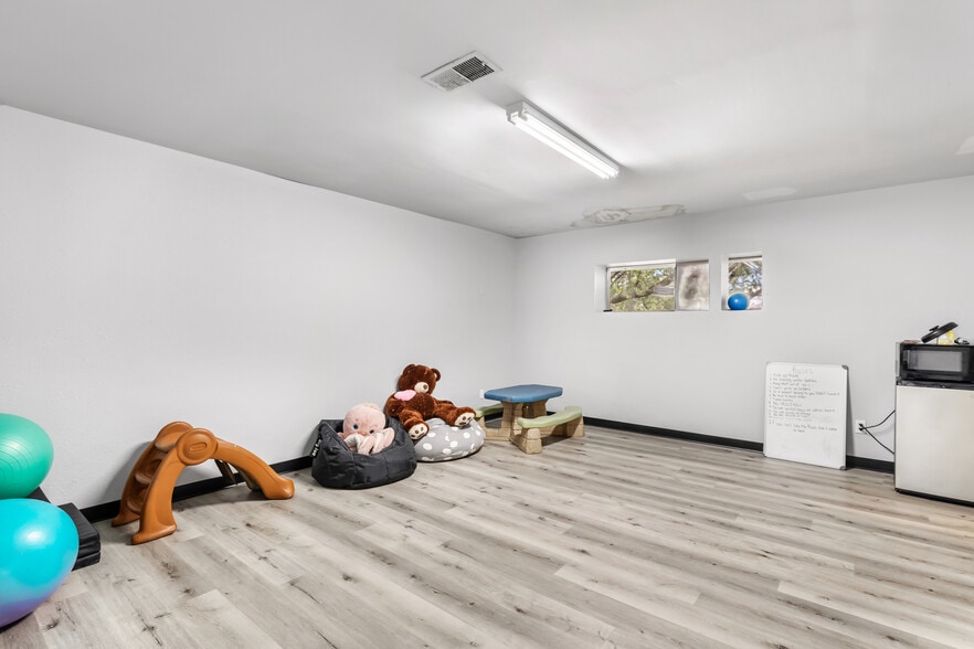 More Photos Of 1725 Northpark Dr, Kingwood Auto Repair For Sale