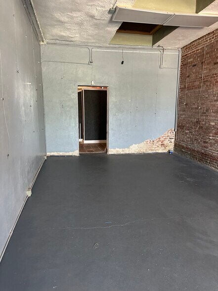 More Photos Of 2927 Paseo Dr, Oklahoma City Office For Lease
