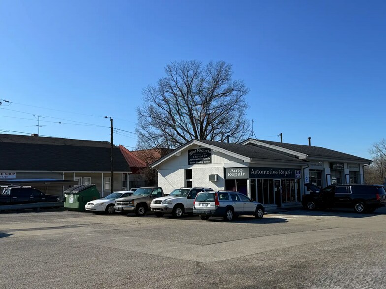 More Photos Of 600 Lyndon Ln, Louisville Service Station For Sale