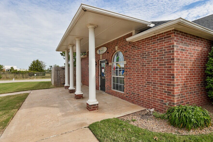 More Photos Of 500 N Financial Ter, Mustang Medical For Sale