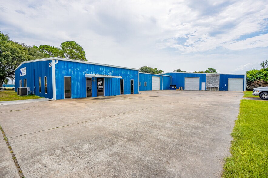 More Photos Of 601 S Meadow Ln, El Campo Warehouse For Lease