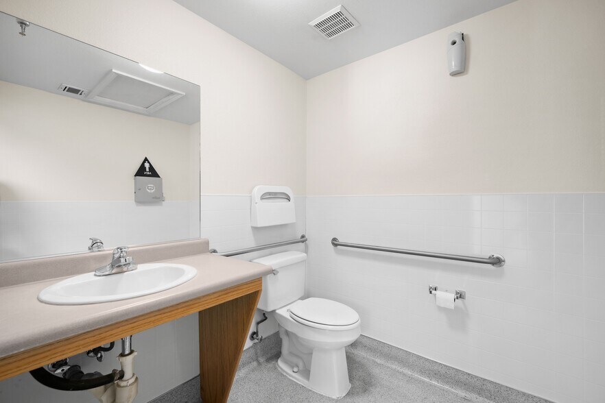 More Photos Of 5955 Capistrano Ave, Atascadero Office For Lease
