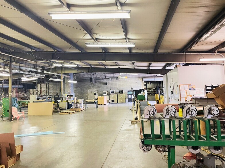 More Photos Of 810 Colby Rd, Crestline Manufacturing For Lease