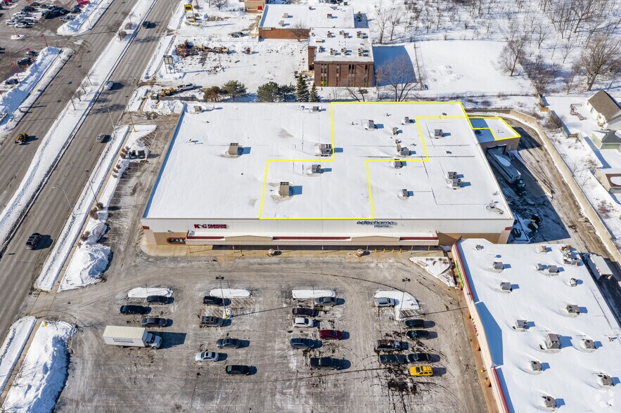 More Photos Of 8600-8604 W Brown Deer Rd, Milwaukee General Retail For Sale