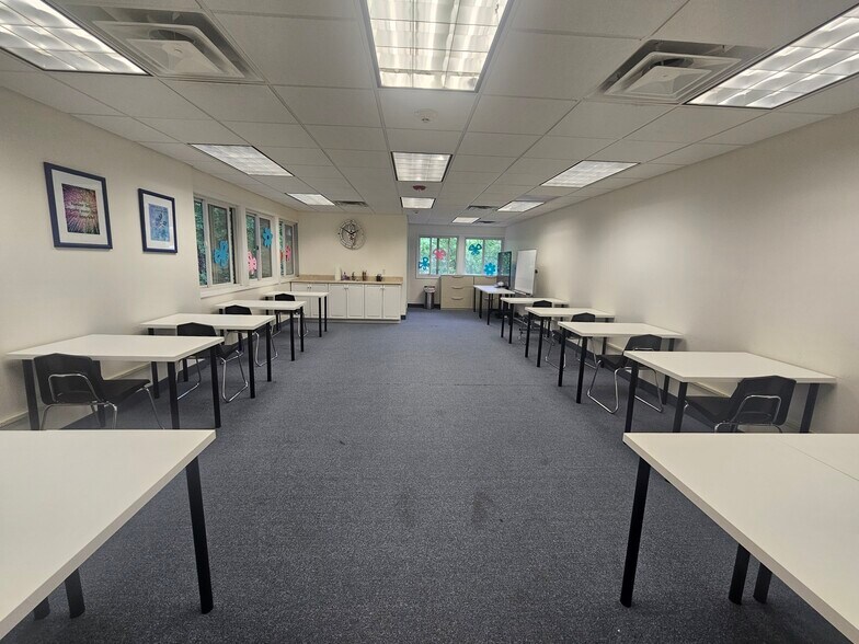 More Photos Of 124 Main St, Huntington Medical For Lease