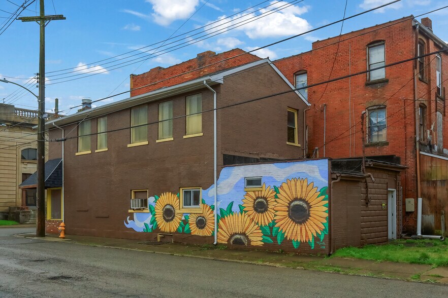 More Photos Of 41 N Mercer St, New Castle General Retail For Sale