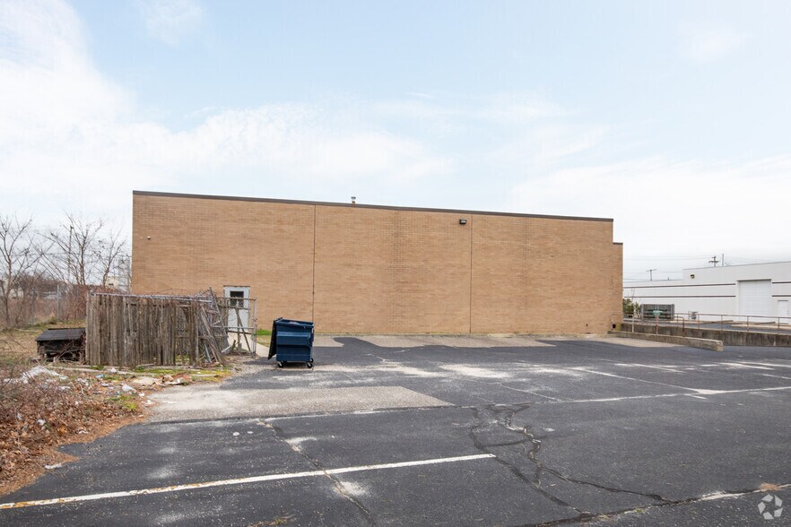 More Photos Of 2190 Smithtown Ave, Ronkonkoma Warehouse For Sale