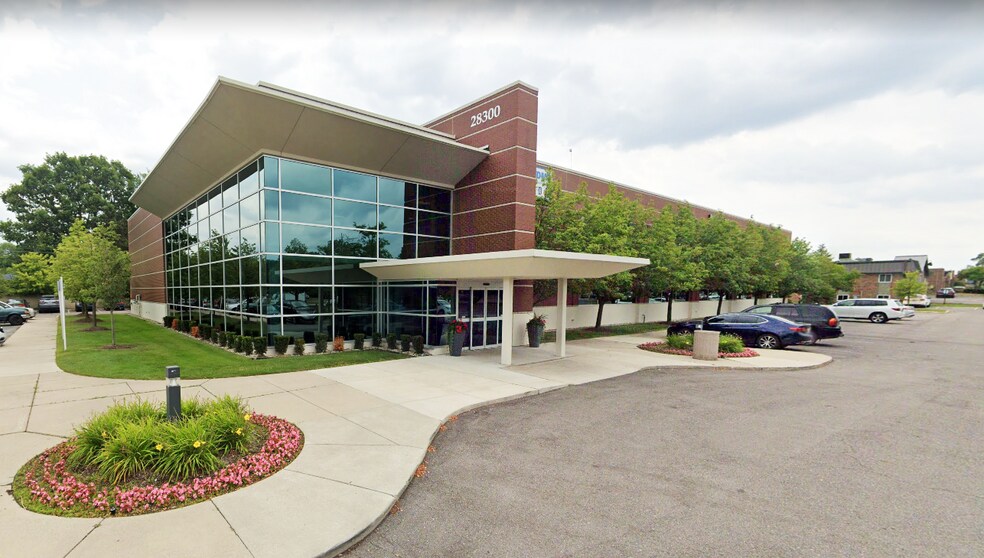 More Photos Of 28300 Orchard Lake Rd, Farmington Hills Medical For Lease