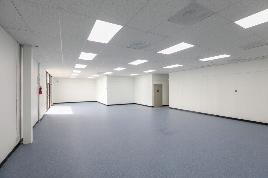 More Photos Of 4727-4751 Center Park Blvd, San Antonio Manufacturing For Lease