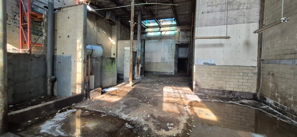 More Photos Of 550 Oliver St, Cincinnati Warehouse For Sale