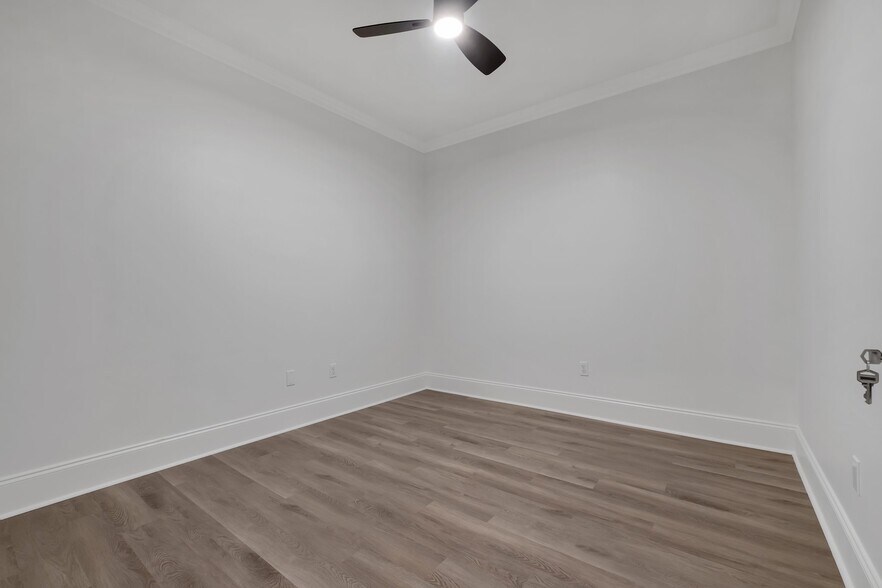 More Photos Of 1725 Capital Cir NE, Tallahassee Medical For Sale