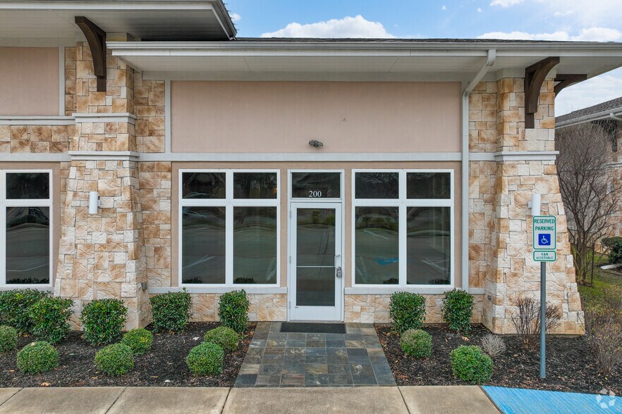 More Photos Of 8849 Davis Blvd, Keller Storefront Retail Office For Lease