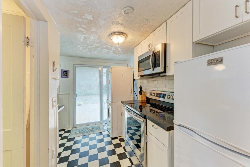 More Photos Of 1533 1st Avenue Dr W, Bradenton Multifamily For Sale