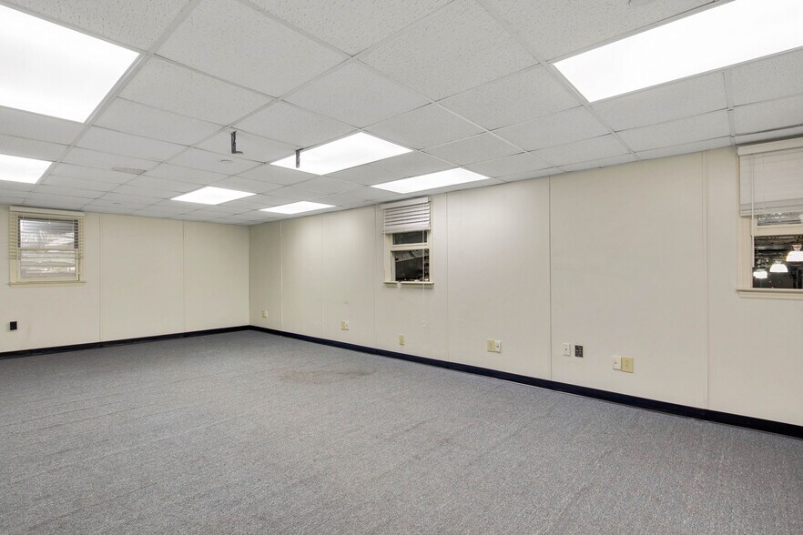 More Photos Of 3036 Gillespie St, Fayetteville Manufacturing For Lease