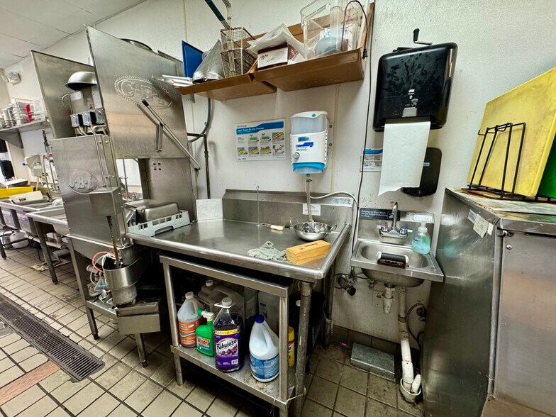 More Photos Of 2000 Harrison St, Hollywood Unknown For Lease