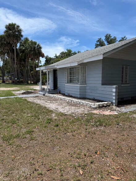 More Photos Of 1812 W 1st St, Sanford Office For Lease