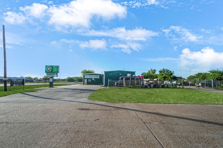 More Photos Of 502 Washington St, South Houston Warehouse For Sale