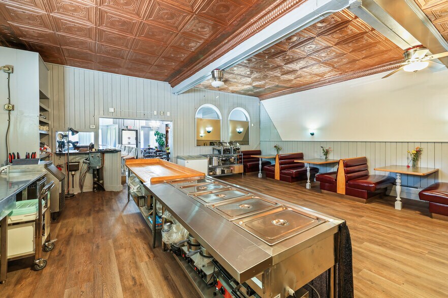 More Photos Of 1701 Pine Ave, Niagara Falls Restaurant For Sale