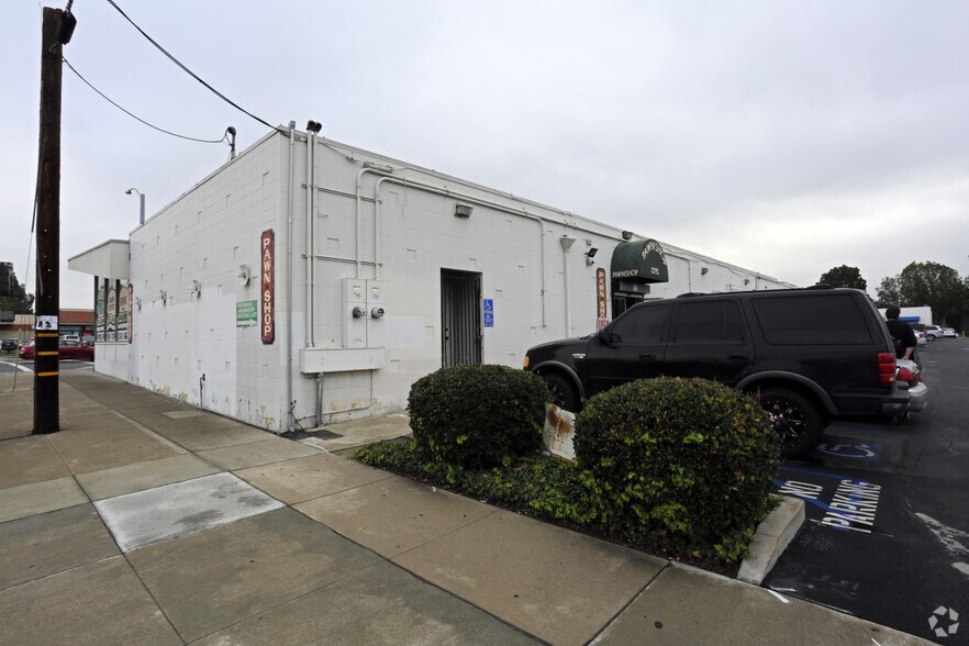 More Photos Of 1201-1295 N Euclid St, Anaheim General Retail For Lease