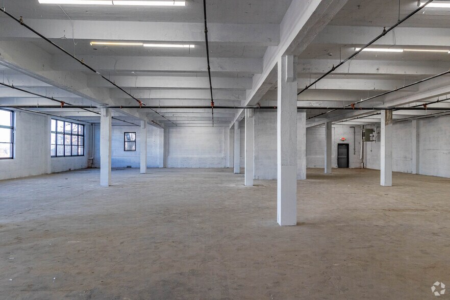 More Photos Of 297 Getty Ave, Paterson Warehouse For Lease
