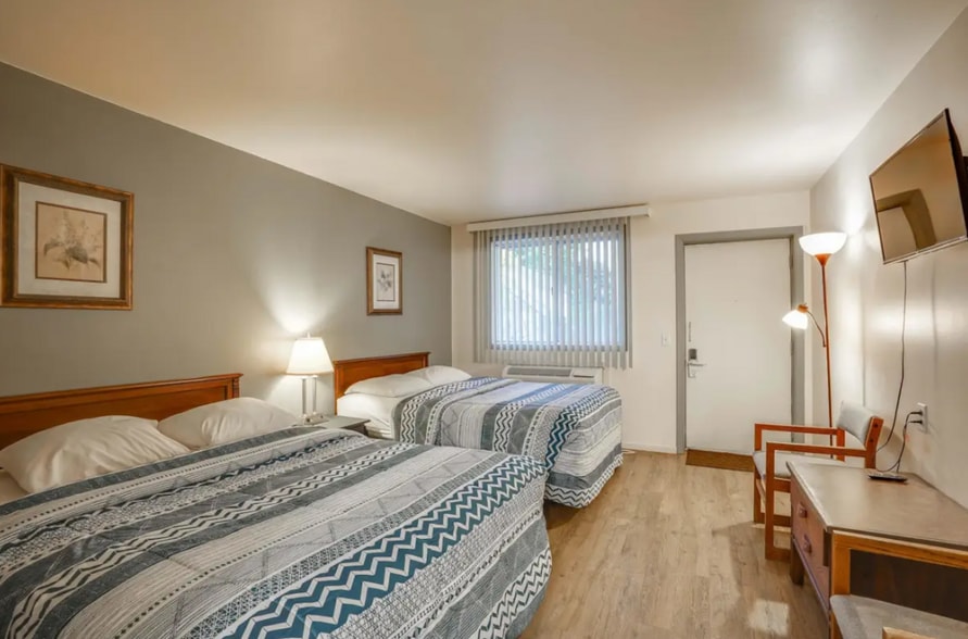 More Photos Of 211 Wisconsin Ave, Wisconsin Dells Hotel For Sale