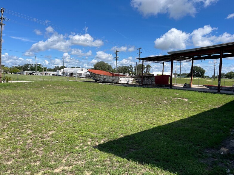 More Photos Of 523 Pear St, Sebring Warehouse For Sale