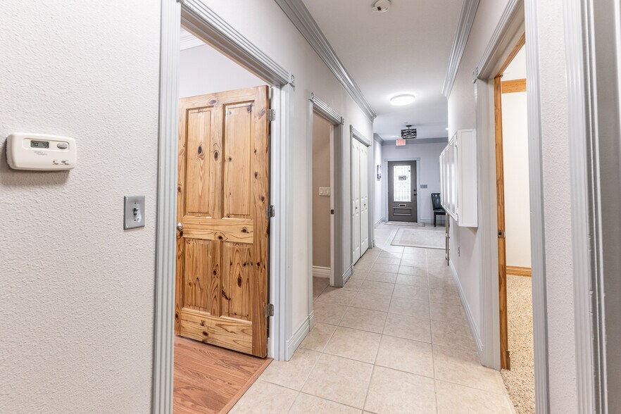 More Photos Of 101 Hidden Valley Cir, Huntsville Office For Sale