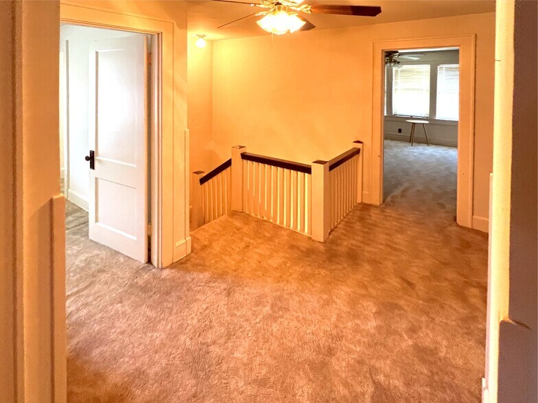 More Photos Of 621 E Broadway St, Altus Office Residential For Sale