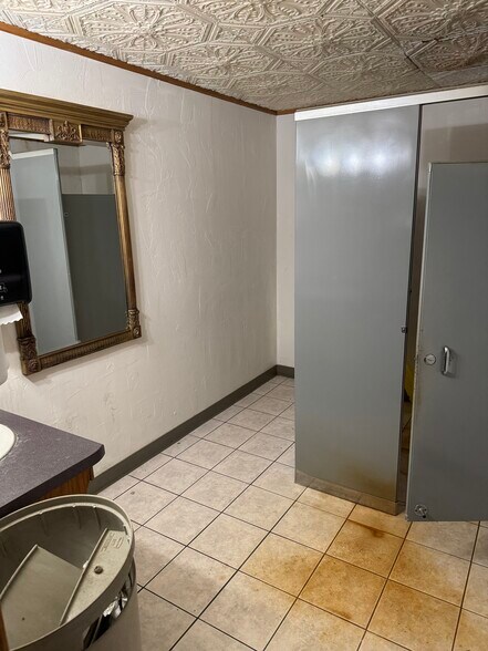 More Photos Of 208 Wolf River Plz, New London Sports And Entertainment For Sale