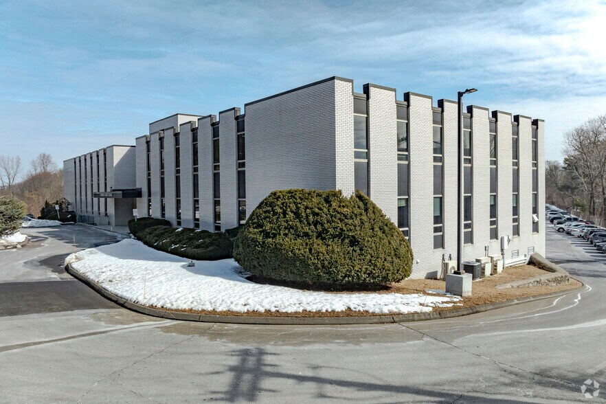 Primary Photo Of 1389 W Main St, Waterbury Medical For Lease