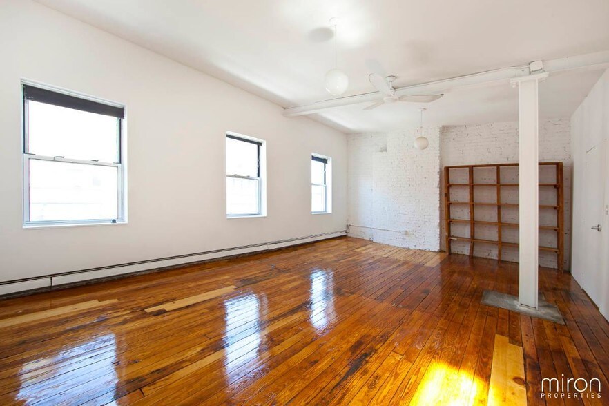 More Photos Of 66 Greenpoint Ave, Brooklyn Loft Creative Space For Sale