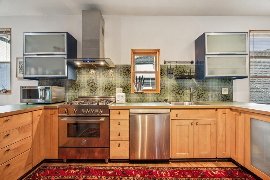 More Photos Of 356 24th St, Oakland Freestanding For Sale
