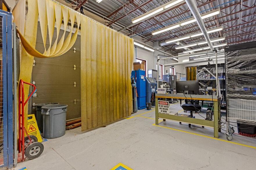 More Photos Of 1011 Polytek St, Ottawa Flex For Sale