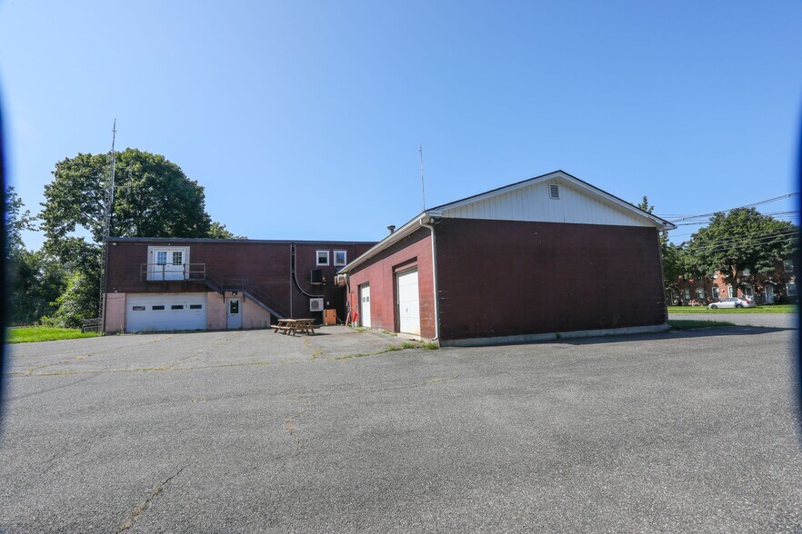 Primary Photo Of 185 Columbia St, Adams Flex For Lease