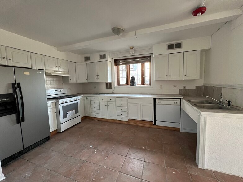 More Photos Of 16059 W 151st St, Lockport Office Residential For Sale