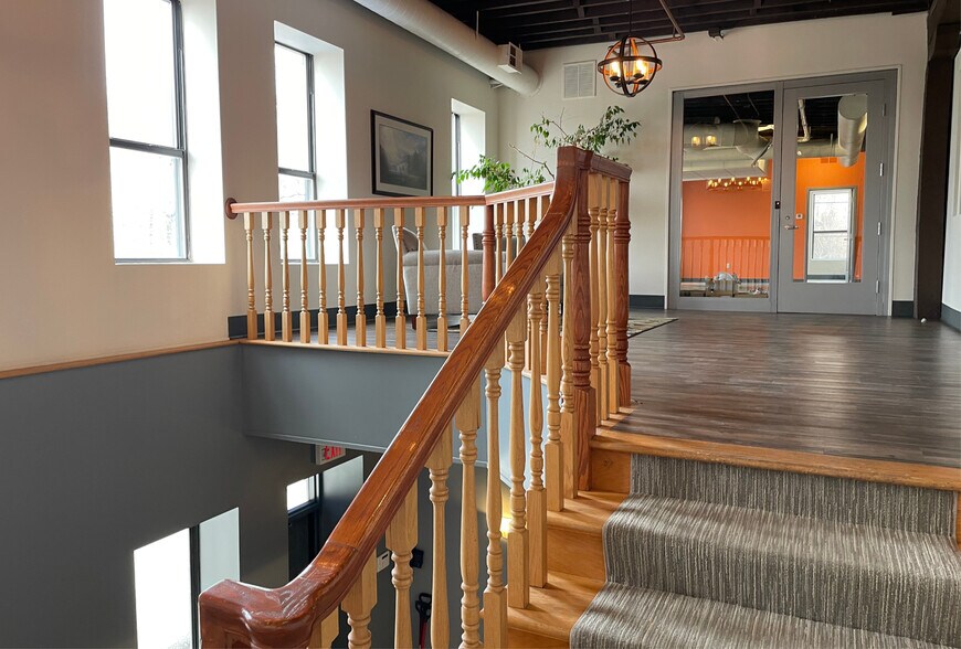 More Photos Of 2943 Riverside Dr, Cincinnati Office For Lease