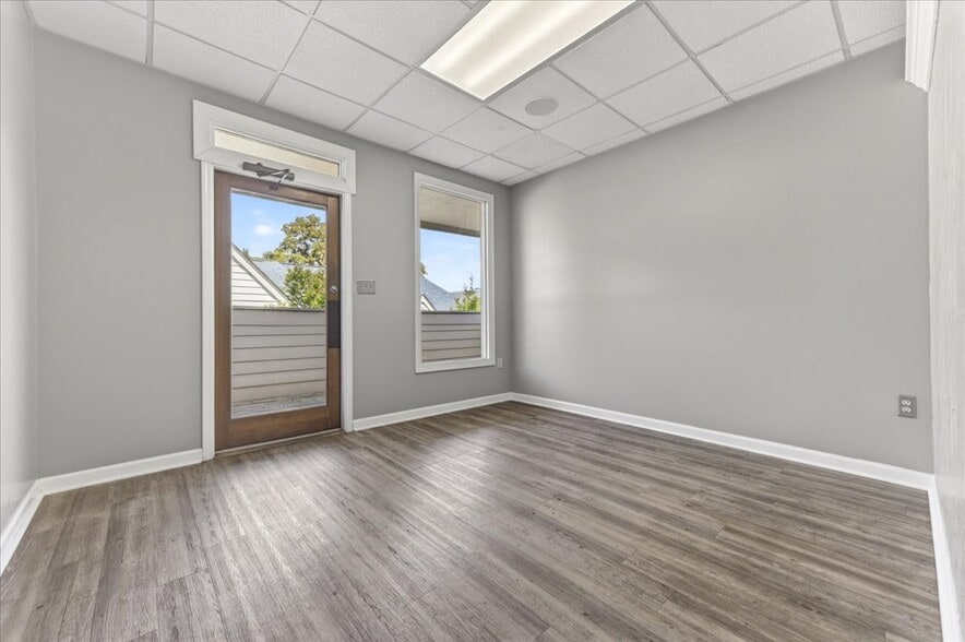 More Photos Of 913 Gulf Breeze Pky, Gulf Breeze Storefront Retail Office For Sale