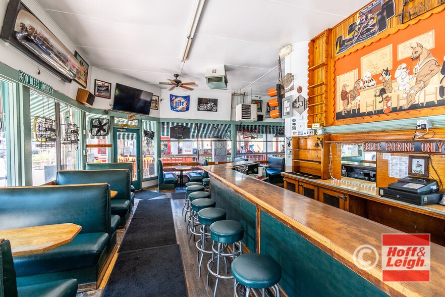 More Photos Of 924 Manitou Ave, Manitou Springs Bar For Sale