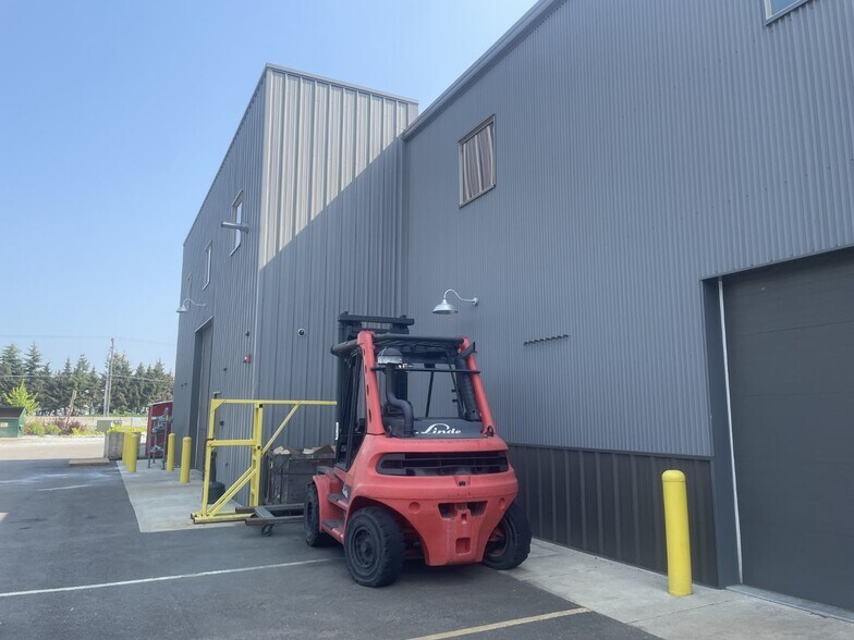 More Photos Of 850 Hawthorne Ave, Ponderay Manufacturing For Lease