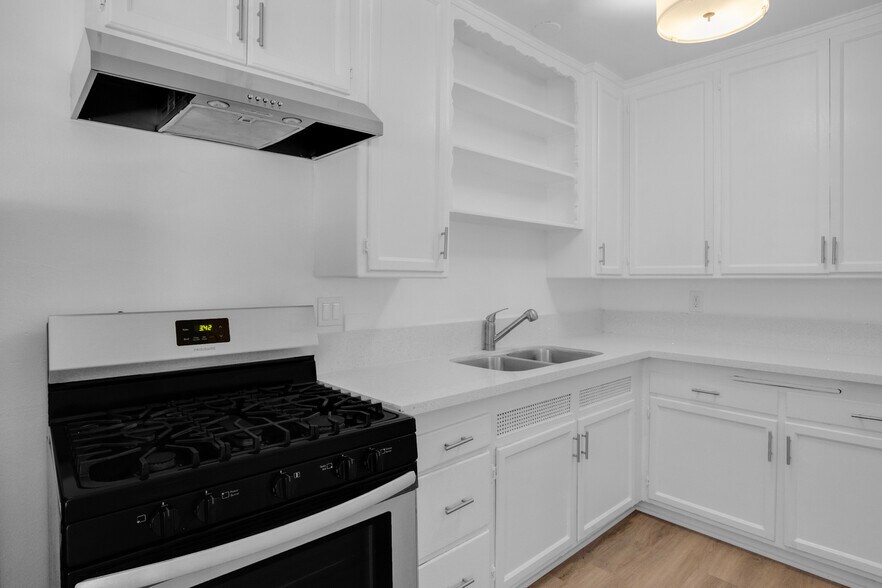 More Photos Of 1646 N Harvard Blvd, Los Angeles Apartments For Sale