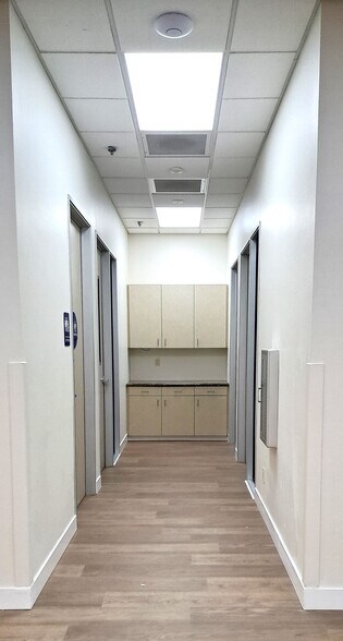 More Photos Of 100 Old River Rd, Bakersfield Medical For Lease