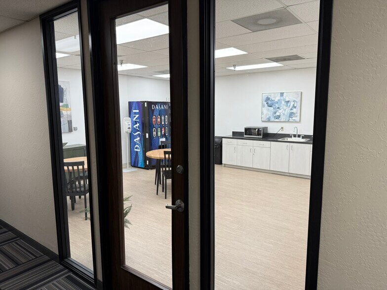 More Photos Of 16801 Addison Rd, Addison Office For Lease